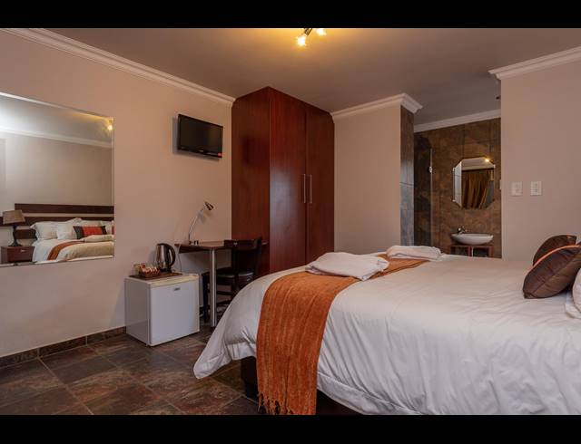 13 BEDROOM FREEHOLD FOR SALE IN ROODEKRANS